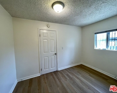 3421 Walton Avenue - Photo Thumbnail 17