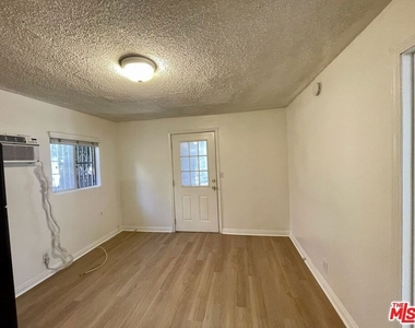 3421 Walton Avenue - Photo Thumbnail 6