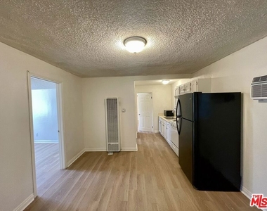 3421 Walton Avenue - Photo Thumbnail 4