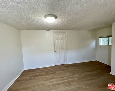 3421 Walton Avenue - Photo Thumbnail 9