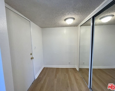 3421 Walton Avenue - Photo Thumbnail 16