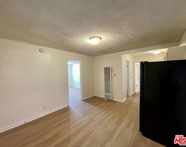 3421 Walton Avenue - Photo Thumbnail 3