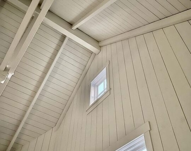 2101 Dermanak Drive - Photo Thumbnail 5