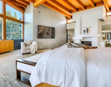 2238 Stradella Road - Photo Thumbnail 28