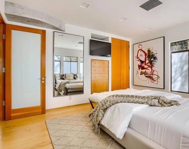 2238 Stradella Road - Photo Thumbnail 43