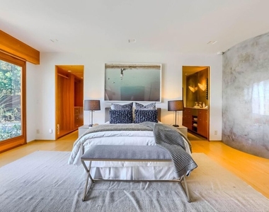 2238 Stradella Road - Photo Thumbnail 44