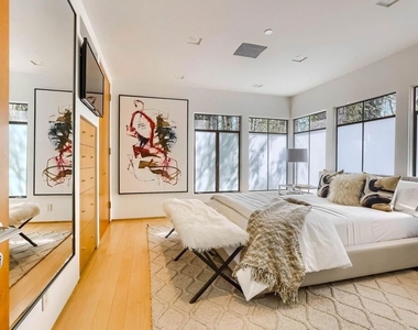 2238 Stradella Road - Photo Thumbnail 41