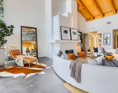 2238 Stradella Road - Photo Thumbnail 8