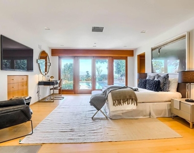 2238 Stradella Road - Photo Thumbnail 39