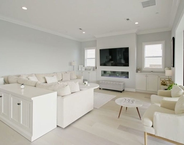 20326 W Liverpool Way - Photo Thumbnail 13