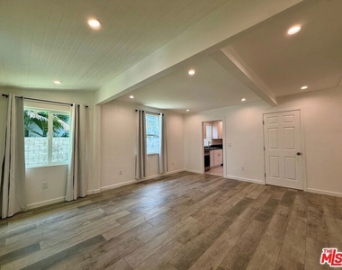 1438 11th Street - Photo Thumbnail 3
