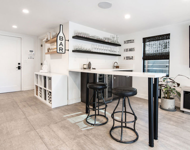 5317 Pacific Avenue - Photo Thumbnail 2