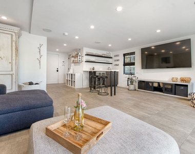5317 Pacific Avenue - Photo Thumbnail 4