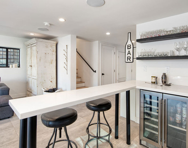 5317 Pacific Avenue - Photo Thumbnail 3