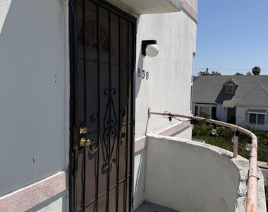 839 N Alexandria Avenue - Photo Thumbnail 39