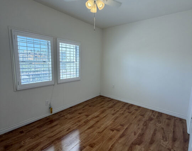 839 N Alexandria Avenue - Photo Thumbnail 33
