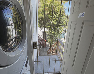 839 N Alexandria Avenue - Photo Thumbnail 23