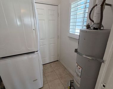 839 N Alexandria Avenue - Photo Thumbnail 19