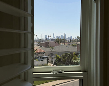 839 N Alexandria Avenue - Photo Thumbnail 13