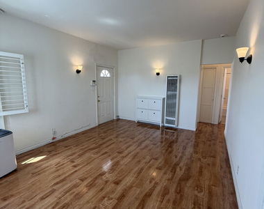 839 N Alexandria Avenue - Photo Thumbnail 6