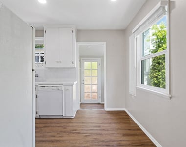 815 Crestmoore Place - Photo Thumbnail 8