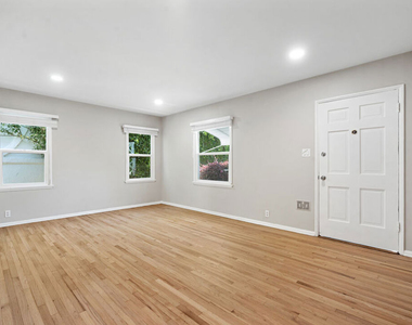 815 Crestmoore Place - Photo Thumbnail 4