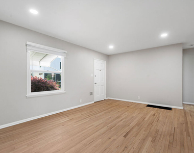 815 Crestmoore Place - Photo Thumbnail 6