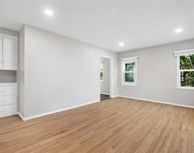 815 Crestmoore Place - Photo Thumbnail 5