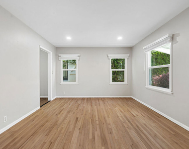 815 Crestmoore Place - Photo Thumbnail 7