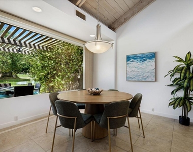 521 Desert West Drive - Photo Thumbnail 18