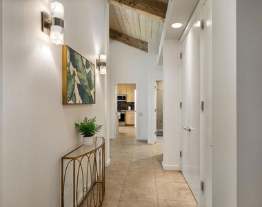 521 Desert West Drive - Photo Thumbnail 22