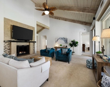 521 Desert West Drive - Photo Thumbnail 13