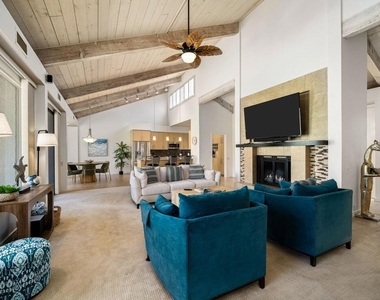 521 Desert West Drive - Photo Thumbnail 14