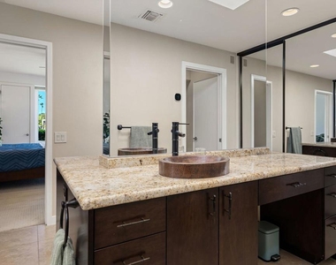 521 Desert West Drive - Photo Thumbnail 25