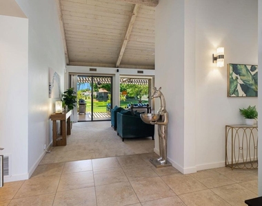 521 Desert West Drive - Photo Thumbnail 9