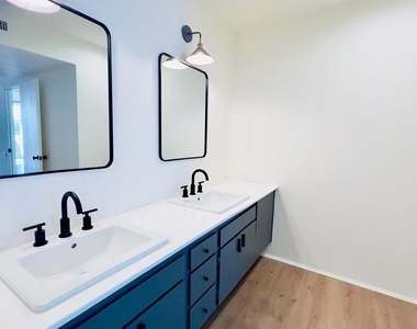 251 E La Verne Way - Photo Thumbnail 12