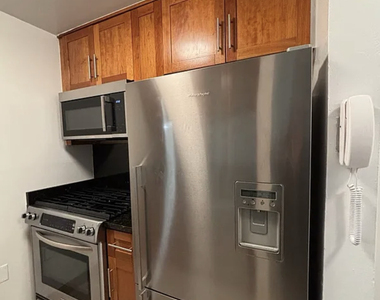101 West 55th Street - Photo Thumbnail 1