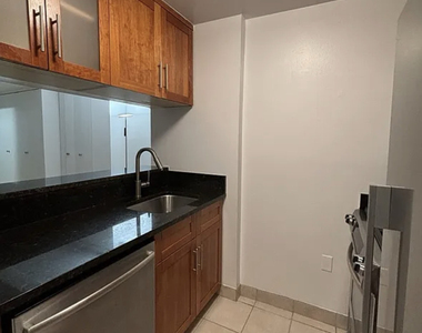 101 West 55th Street - Photo Thumbnail 2