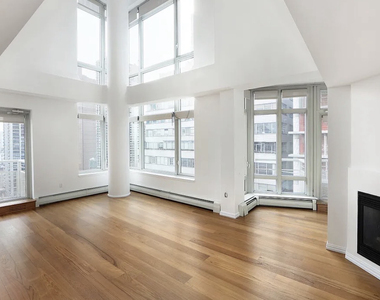 205 East 59th Street - Photo Thumbnail 3