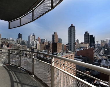 205 East 59th Street - Photo Thumbnail 2