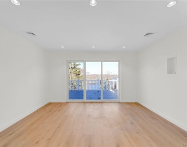 225 Hilltop Street - Photo Thumbnail 14