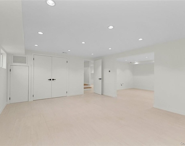 225 Hilltop Street - Photo Thumbnail 15