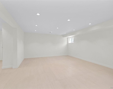 225 Hilltop Street - Photo Thumbnail 25