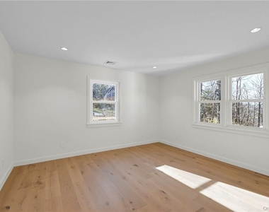 225 Hilltop Street - Photo Thumbnail 18