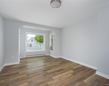 39 Fowler Avenue - Photo Thumbnail 4