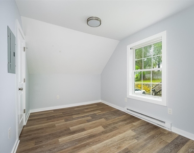 39 Fowler Avenue - Photo Thumbnail 6