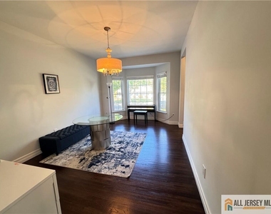 432 Jarrard Street - Photo Thumbnail 7