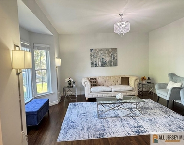 432 Jarrard Street - Photo Thumbnail 4