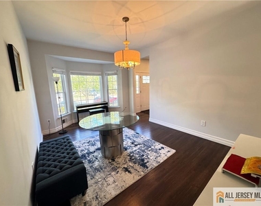 432 Jarrard Street - Photo Thumbnail 5