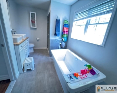 432 Jarrard Street - Photo Thumbnail 18